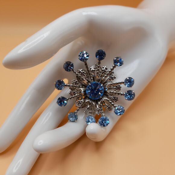 Vintage Light Blue Snowflake Brooch, Silver Tone Filigree, 1950s Pin - Picture 2 of 10